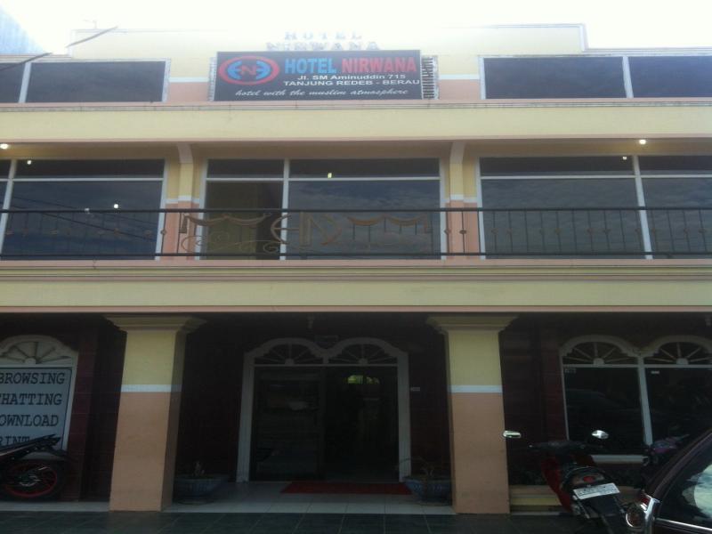 Hotel Nirwana Tanjung Palas Экстерьер фото